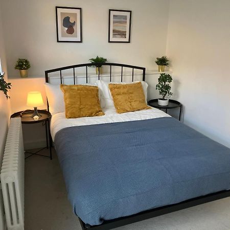 Magnificent Refurbished 1 Bed Flat Few Steps To High St ! - 4 East House Daire Epsom Dış mekan fotoğraf