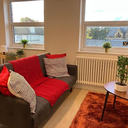 Magnificent Refurbished 1 Bed Flat Few Steps To High St ! - 4 East House Daire Epsom Dış mekan fotoğraf
