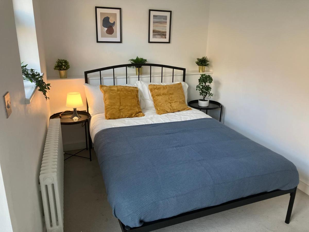Magnificent Refurbished 1 Bed Flat Few Steps To High St ! - 4 East House Daire Epsom Dış mekan fotoğraf