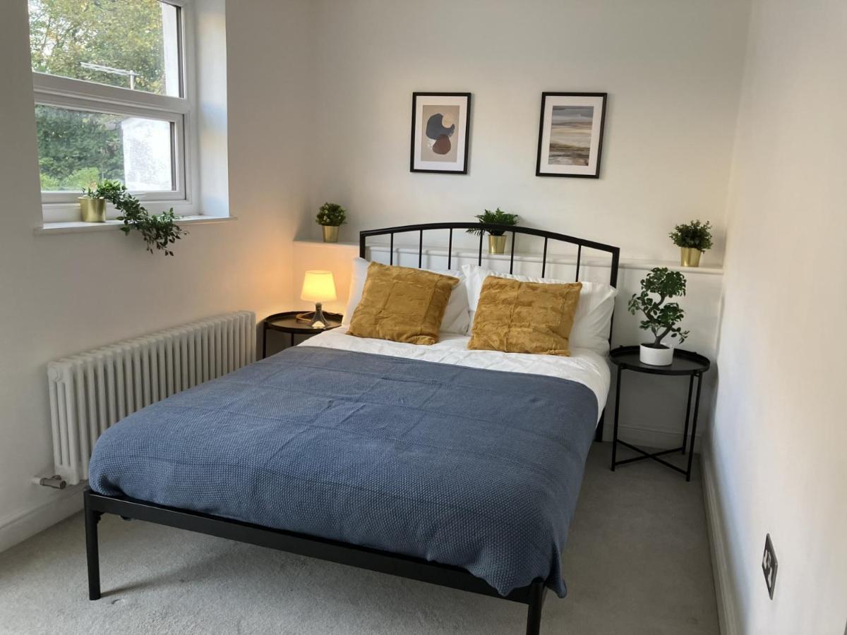 Magnificent Refurbished 1 Bed Flat Few Steps To High St ! - 4 East House Daire Epsom Dış mekan fotoğraf